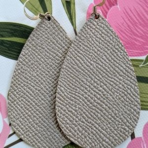 Nickel and Suede Medium Lip Gloss